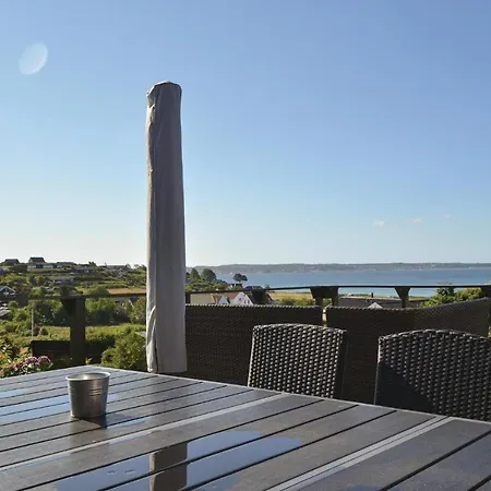 Three-bedroom Holiday In