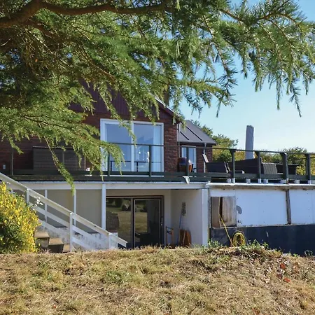 Nyaraló Three-bedroom Holiday In *